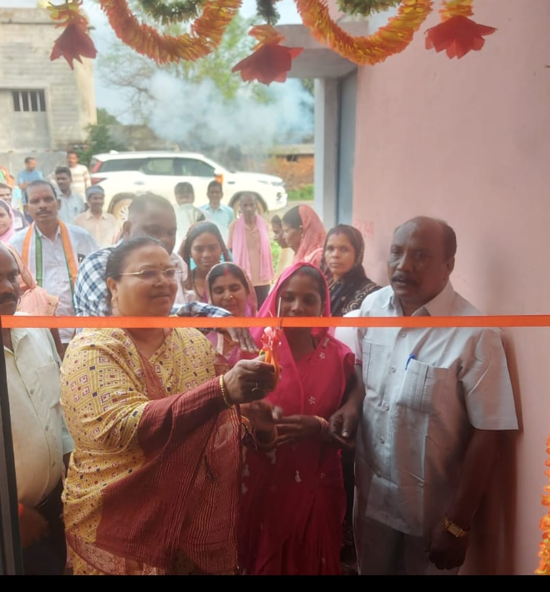 जनता का आशिर्वाद व प्यार ही है की मुझे 15 वर्षों से उनका प्रतिनिधित्व करने का अवसर मिल रहा है, इसके लिए मैं अपने विधानसभा क्षेत्र की जनता का हमेशा आभार करती हूँ। उक्त बातें डौंडीलोहारा विधानसभा क्षेत्र की विधायक अनिला भेंडिया ने क्षेत्र में विभिन्न विकास कायों का लोकार्पण व भूमिपूजन कार्यक्रम के दौरान कहा