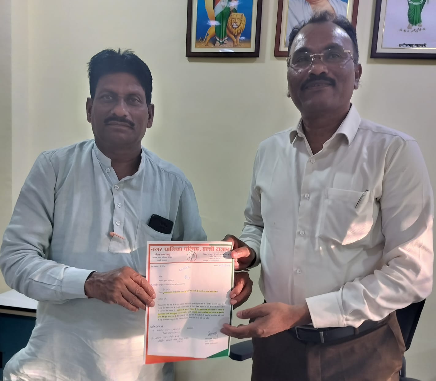 *दल्ली-बालोद मार्ग पर नया टोल प्लाजा शुरू, स्थानीय लोगों को टोल टैक्स में छूट की मांग, पालिका अध्यक्ष तोरण साहू ने मुख्य अभियंता को सौंपा ज्ञापन*